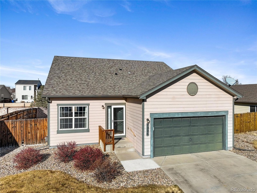 Beautiful 3 bed, 2 bath home with a convenient loc