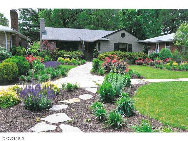 Exterior Front - Yard in bloom