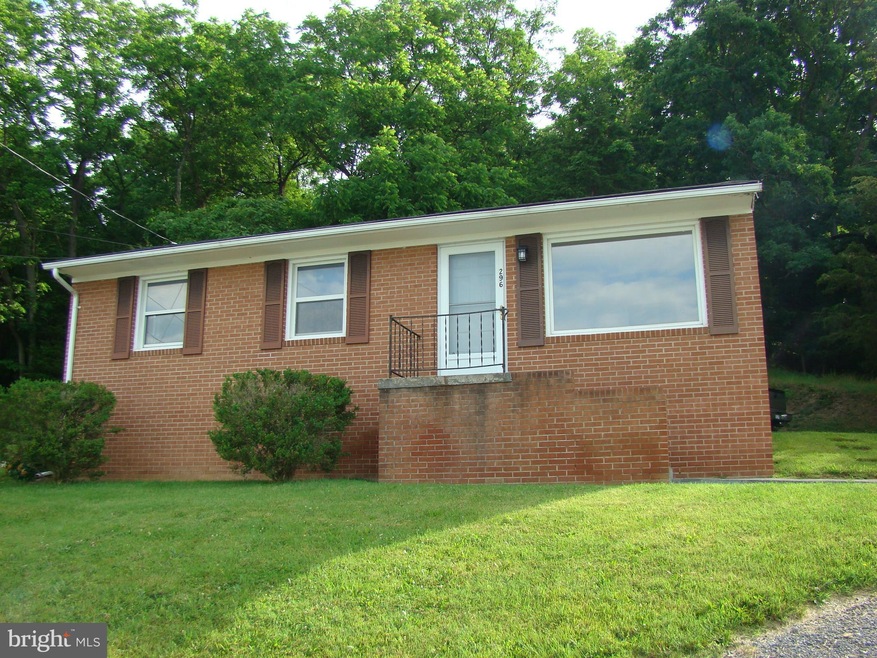 296 Locust Dr, Strasburg, VA 22657 - photo 1