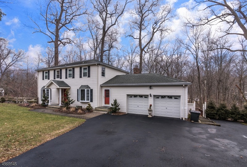 536 W Saddle River Rd, Upper Saddle River, NJ 07458 - photo 1