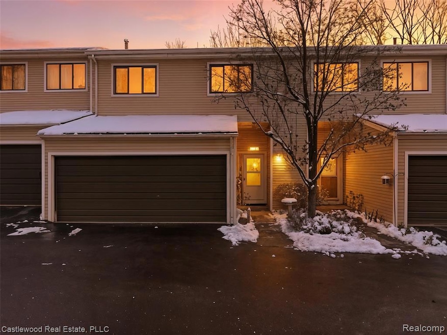 5868 Shore Ct unit 29, Clarkston, MI 48346 - photo 1