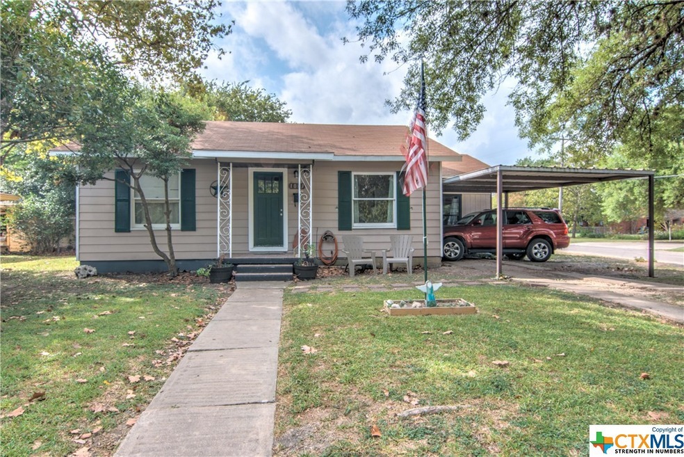 1003 E Weinert St, Seguin, TX 78155 - photo 1