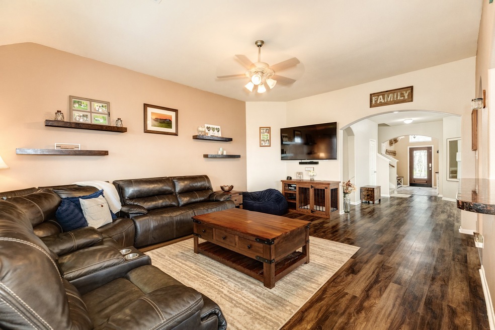 1013 Brady Ln, Alvin, TX 77511 - photo 1