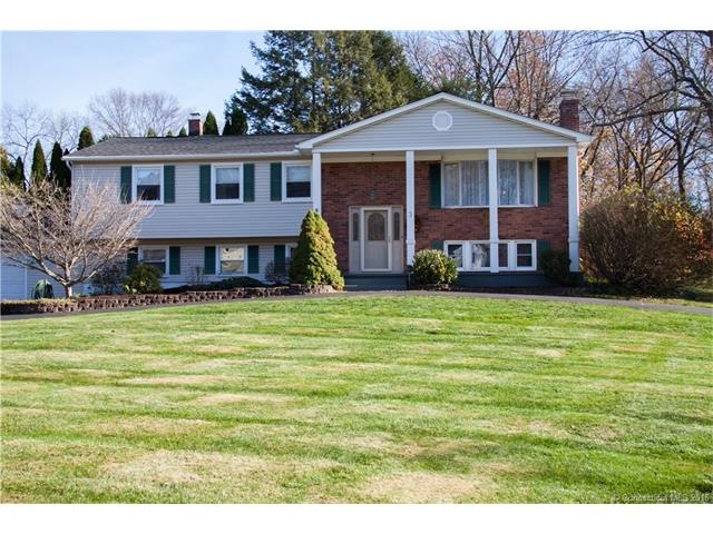 Mint condition in Oakdale Woods! 3+ bedrooms, Comb
