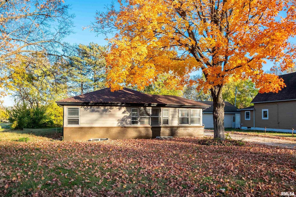 1426 N 4th St, Chillicothe, IL 61523 - photo 1