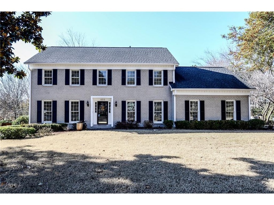 GORGEOUS TRADITIONAL HOME WITH FOUR BEDROOMS