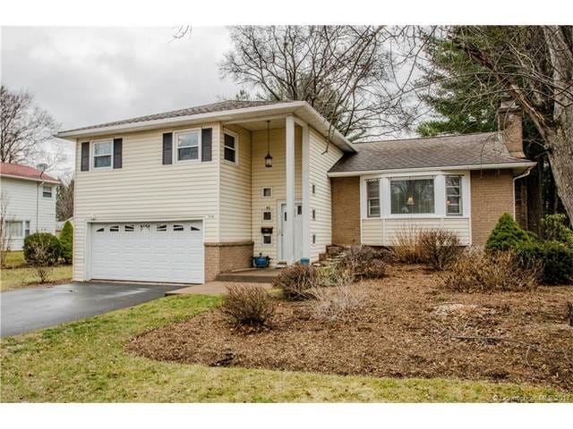 Move in ready, split level home in popular neighbo