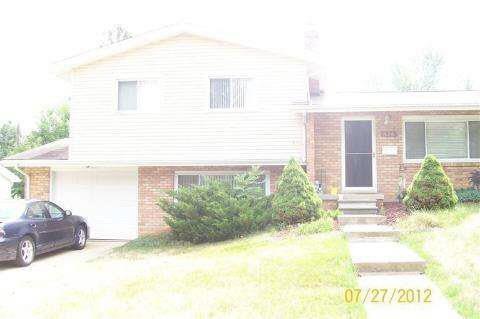 526 Mark Dr, Flushing, MI 48433 - photo 1