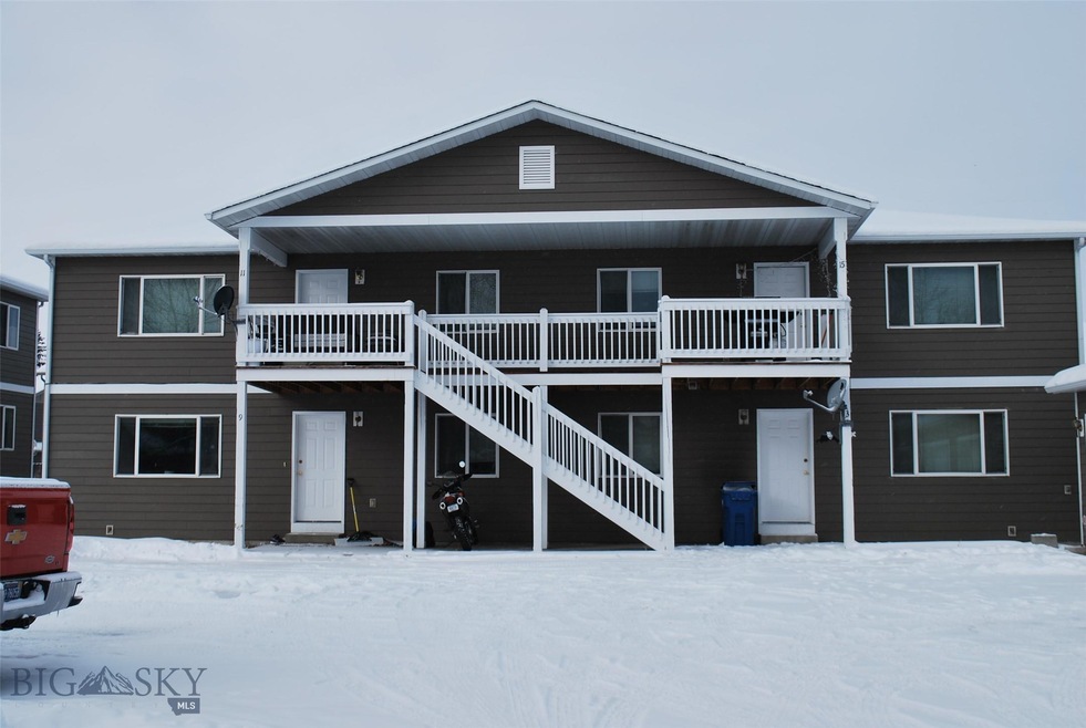 9 Michael Grove Exterior View
