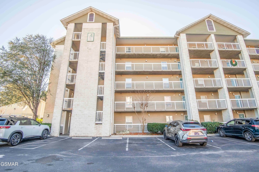 205 Ogle Dr unit 332, Pigeon Forge, TN 37863 - photo 1