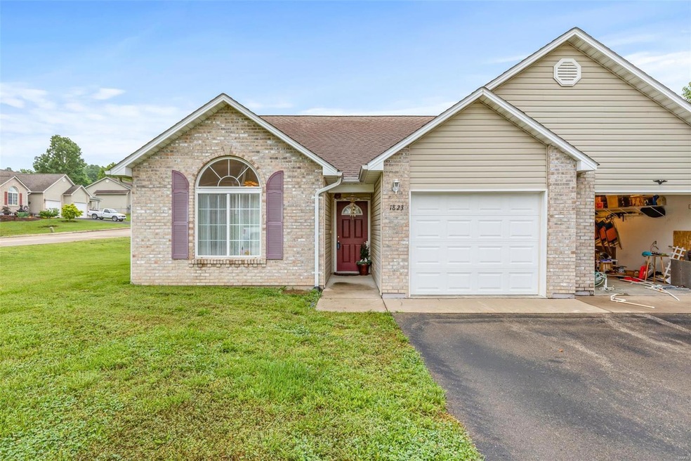 1823 Oak Knoll Dr, Farmington, MO 63640 - photo 1