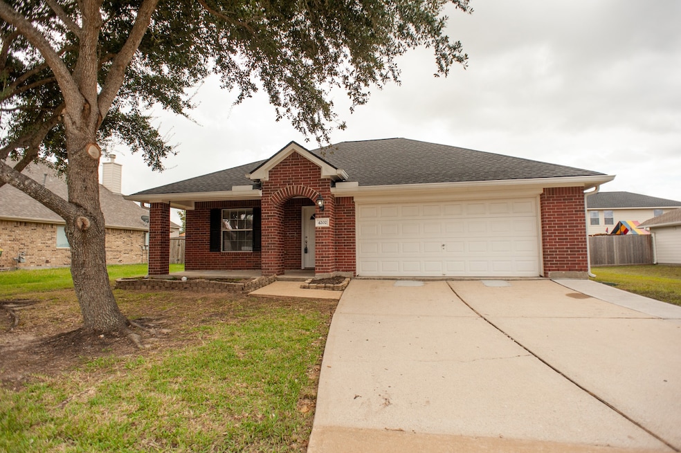4202 Leisure Ln, Pearland, TX 77584 - photo 1
