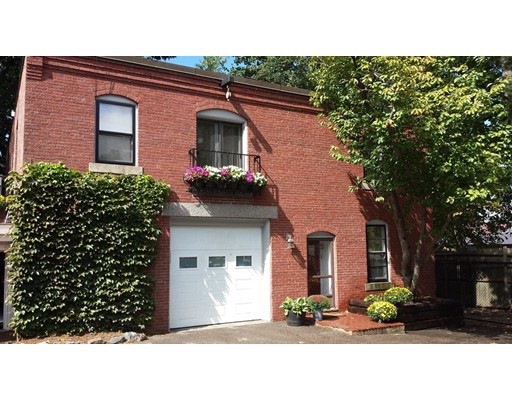 239 Walnut St unit 3, Brookline, MA 02445 - photo 1