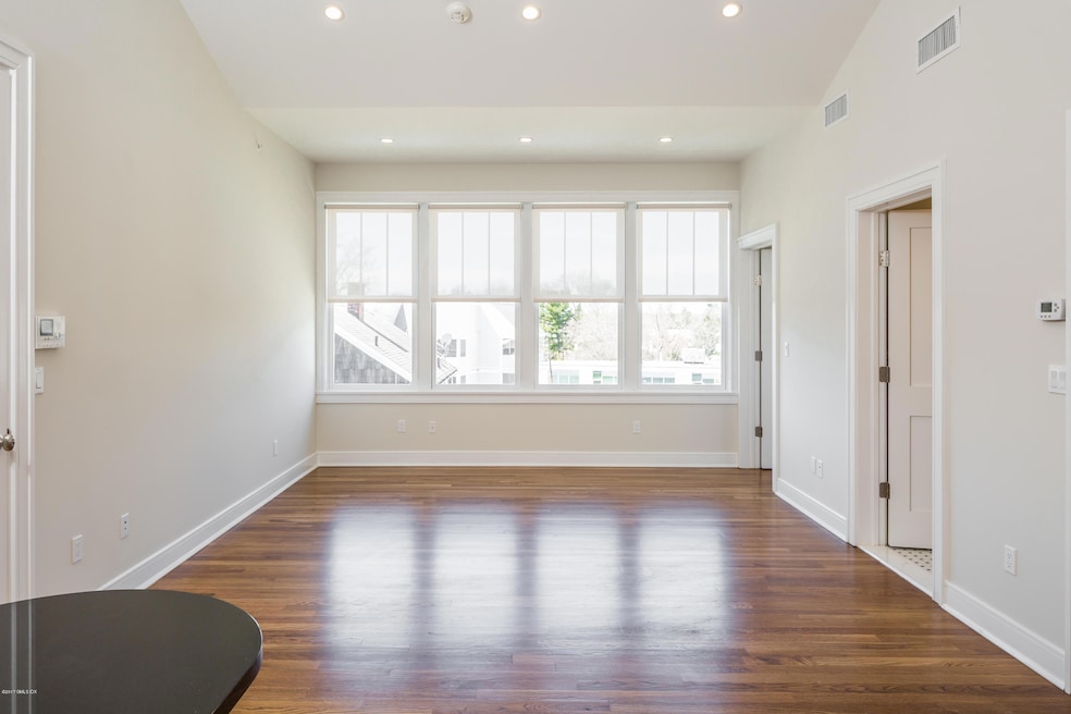 1191 E Putnam Ave unit 2, Riverside, CT 06878 - photo 1