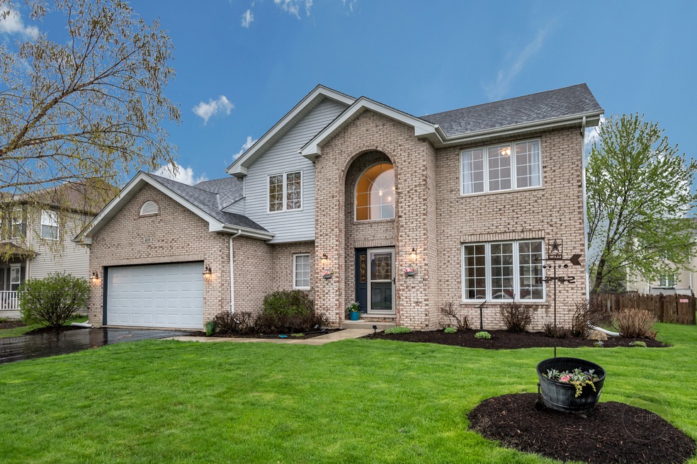 408 Camden Cir, Oswego, IL 60543 - photo 1