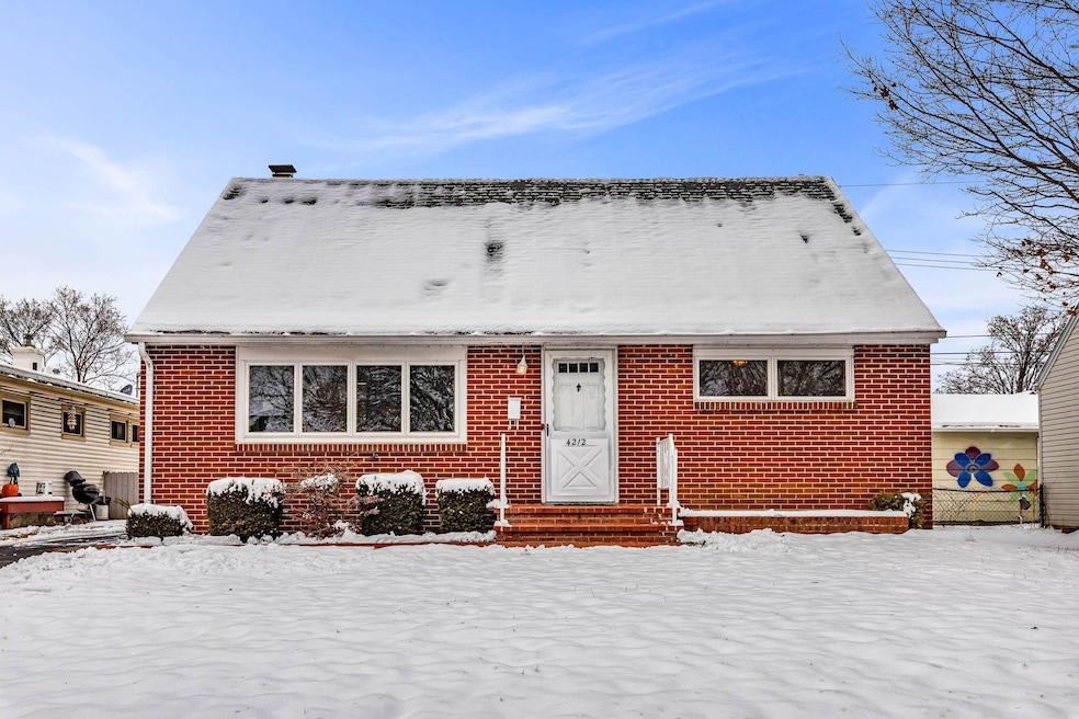 4212 Sexton Dr, Columbus, OH 43228 - photo 1