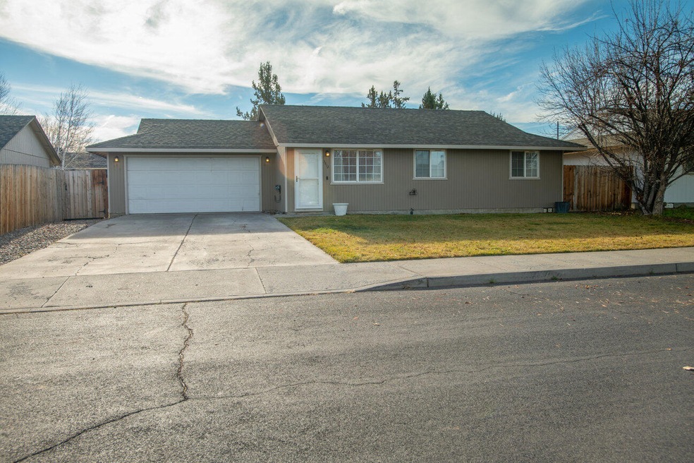 3412 SW Pumice Place, Redmond, OR 97756 - photo 1