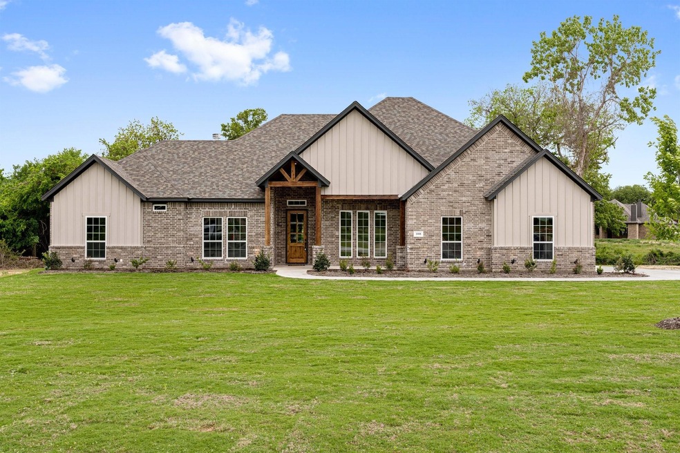 1008 Hennesay Park, Springtown, TX 76082 - photo 1