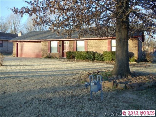 Front View of this darling home!