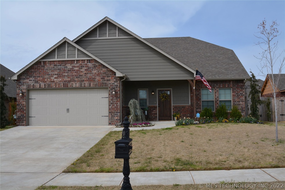 Front facade, Craftsman style.