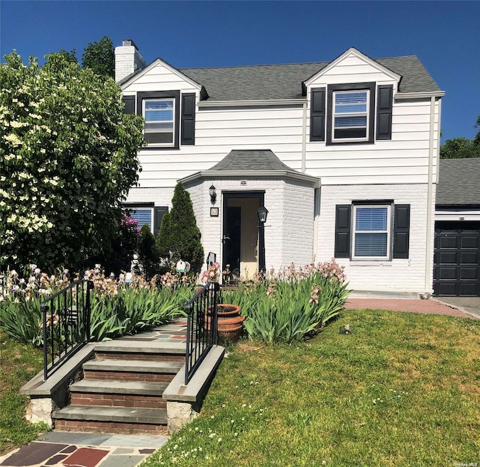 53 Hampshire Rd, Great Neck, NY 11023 - photo 1