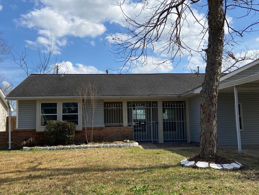 10318 Southport Dr, Houston, TX 77089 - photo 1