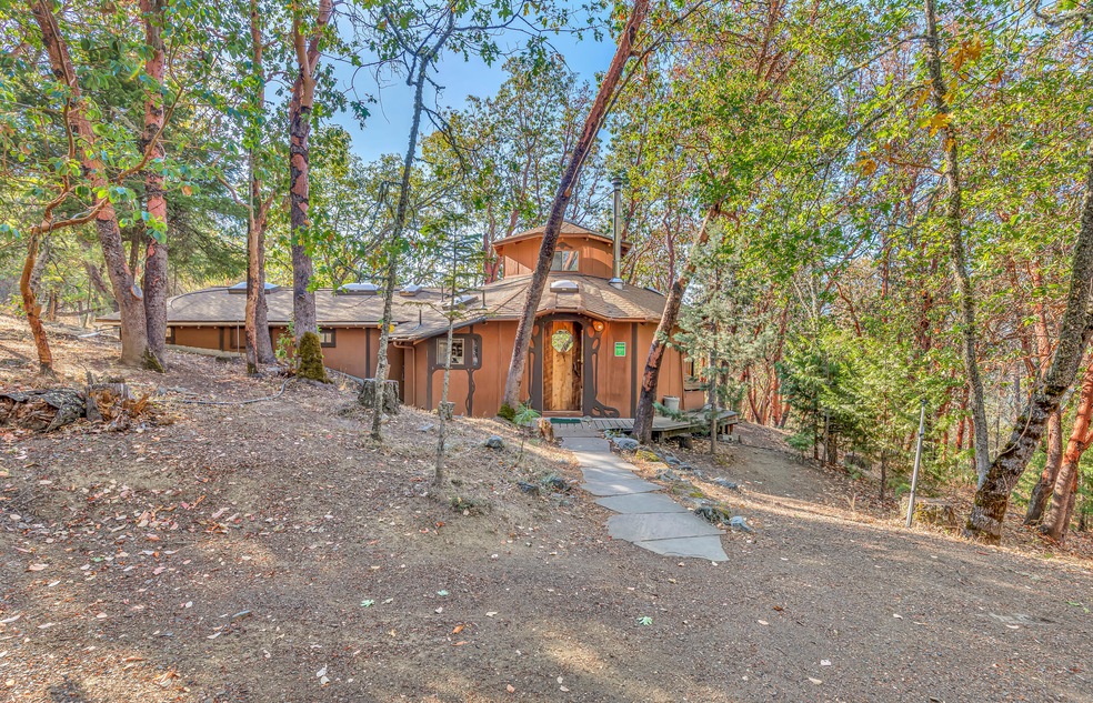9647 Wagner Creek Road, Talent, OR 97540