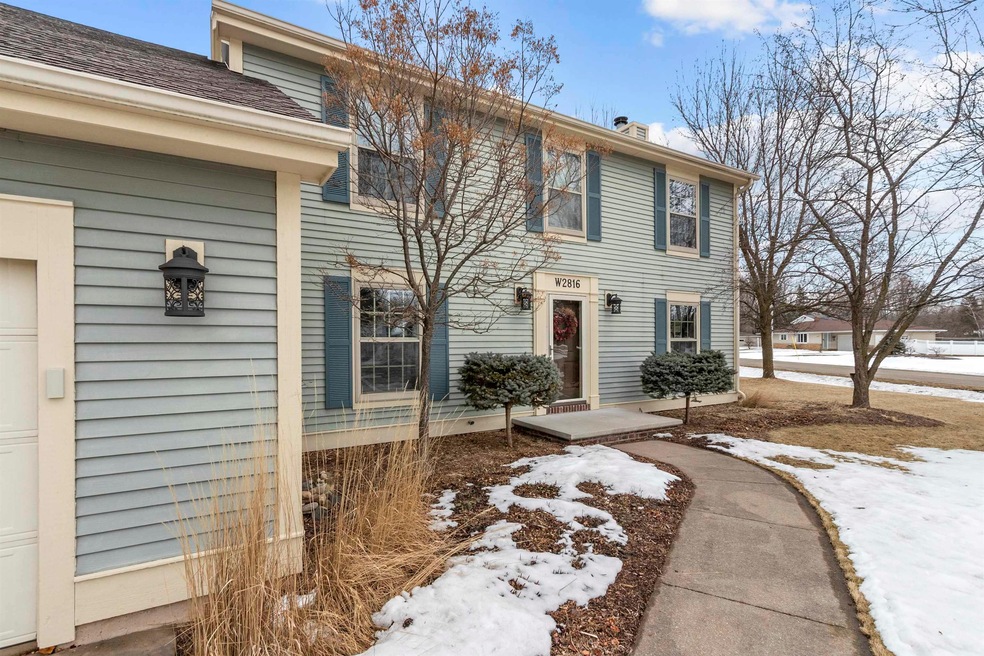 W2816 Trumpet Ln, Appleton, WI 54915 - photo 1