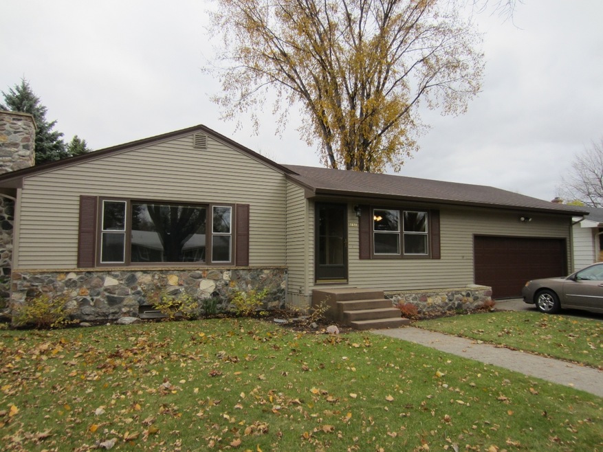 1431 S 17th St, Grand Forks, ND 58201 - photo 1