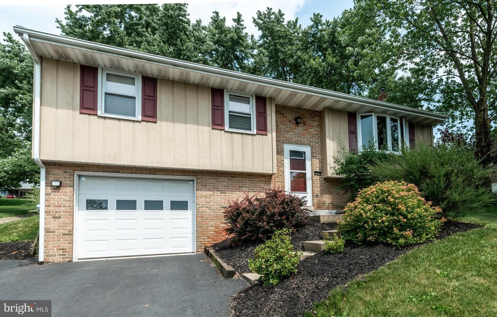 2 E Summit Dr, Stevens, PA 17578 - photo 1
