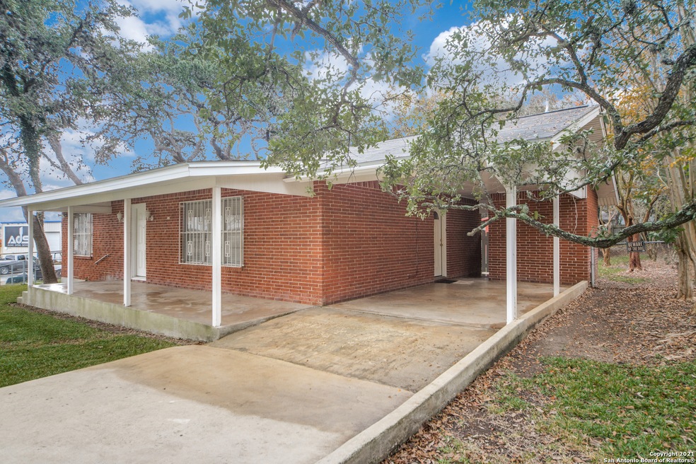 8424 Indian Hills Ln, Boerne, TX 78006 - photo 1