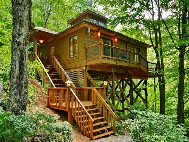 WELCOME TO ZEN MOUNTAIN HOUSE... AND DECKS... BUIL