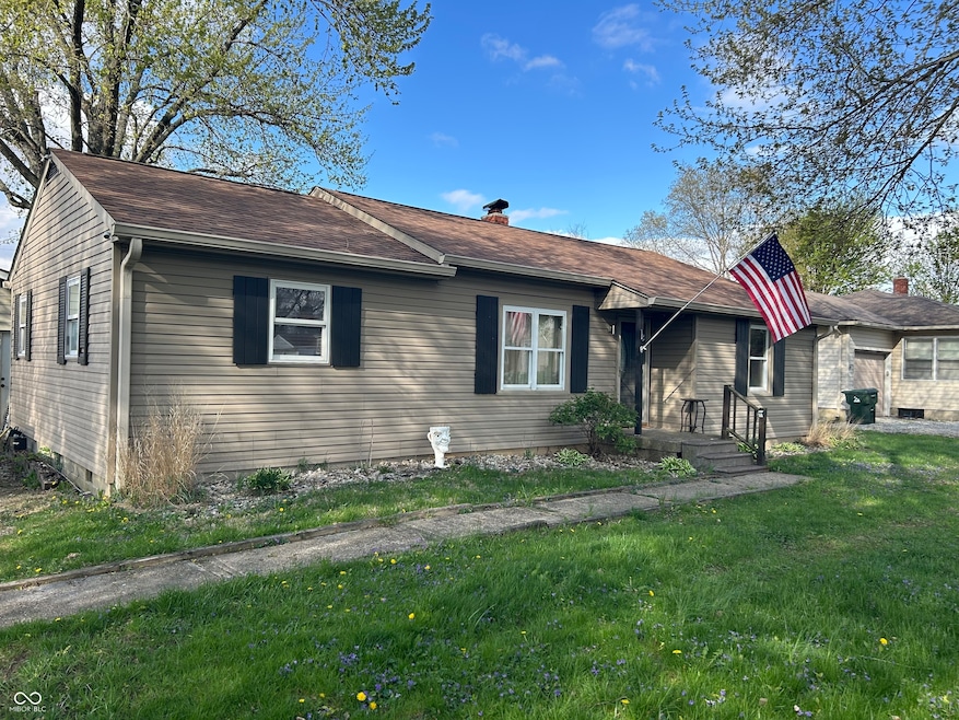 18 E North St, New Palestine, IN 46163 - photo 1