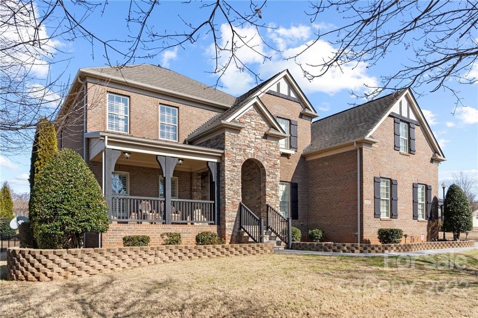 Welcome to 3705 Halcyon Dr!