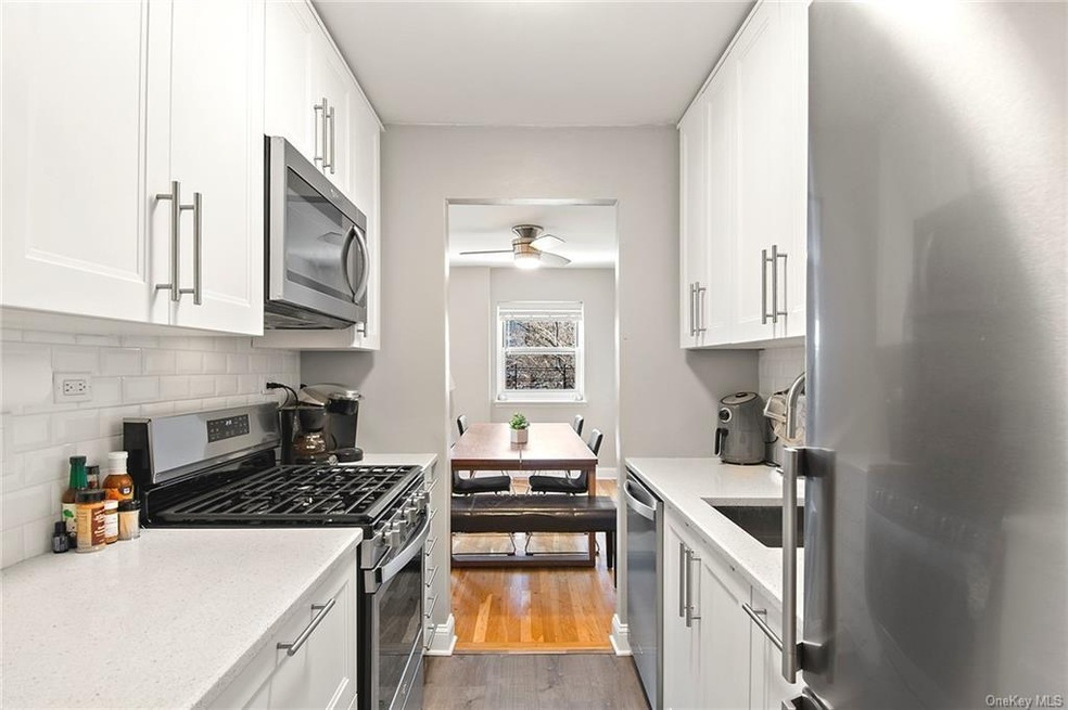 The Granada unit 4E, Bronx, NY 10463 - photo 1