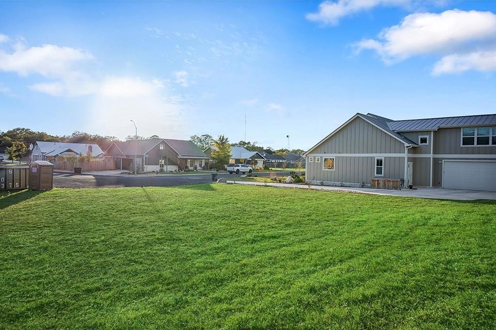 902 Laurel Ln unit 46, Fredericksburg, TX 78624 - photo 1