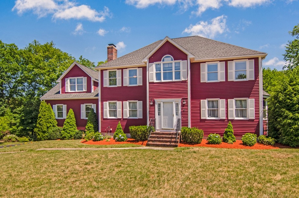 47 Wampanoag Dr, Franklin, MA 02038 - photo 1