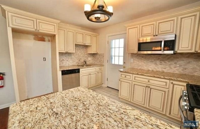 179 Grove St unit 1, Elmwood Park, NJ 07407 - photo 1