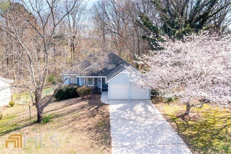 4620 Spring Ridge Dr, Flowery Branch, GA 30542 - photo 1