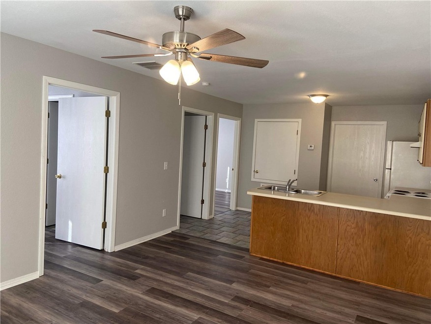 201 S Baggett St unit 9, Prairie Grove, AR 72753 - photo 1