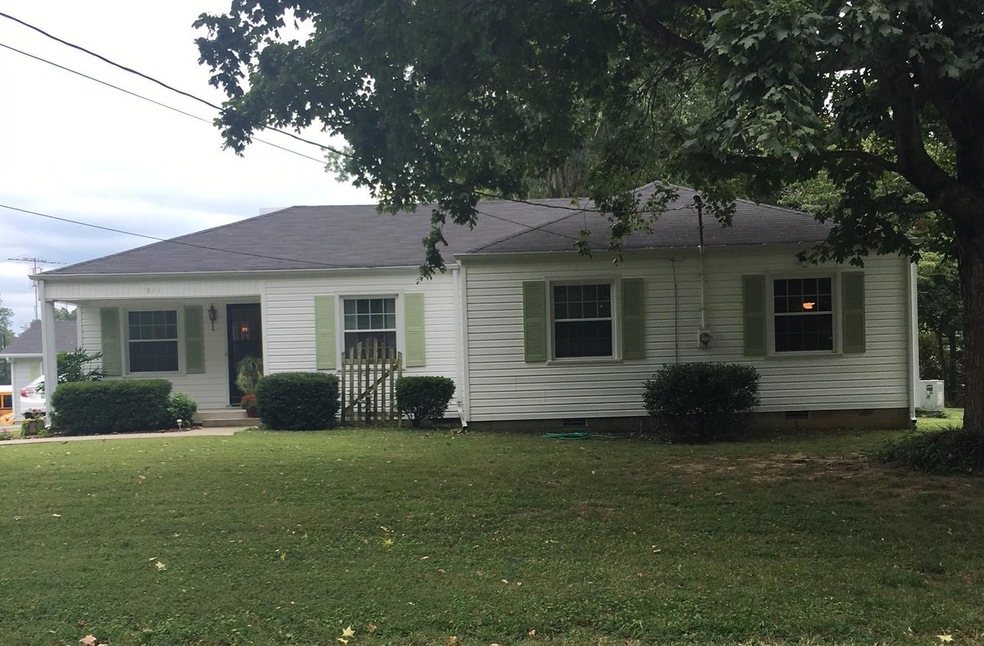 911 Adams Dr, Shelbyville, TN 37160 - photo 1