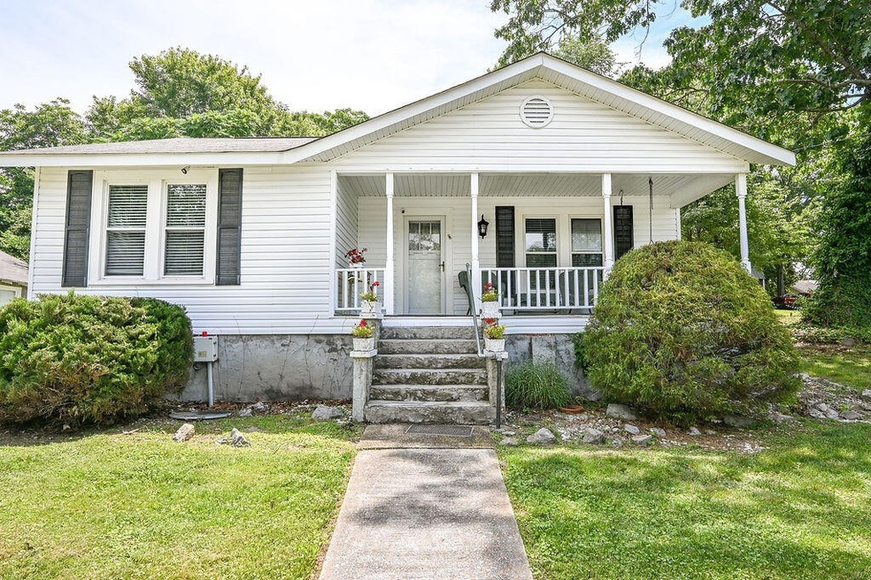 912 S Oakwood St, Rossville, GA 30741 - photo 1