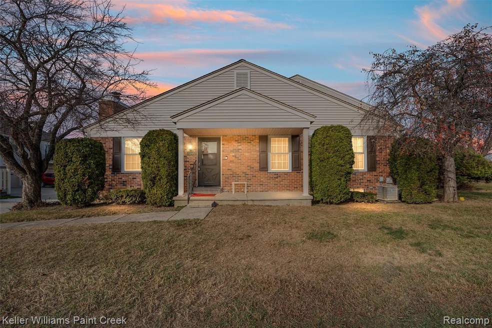 15895 Cambridge Dr unit 1, Clinton Township, MI 48038 - photo 1