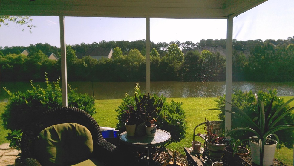 2201 KGL Screened porch-lake