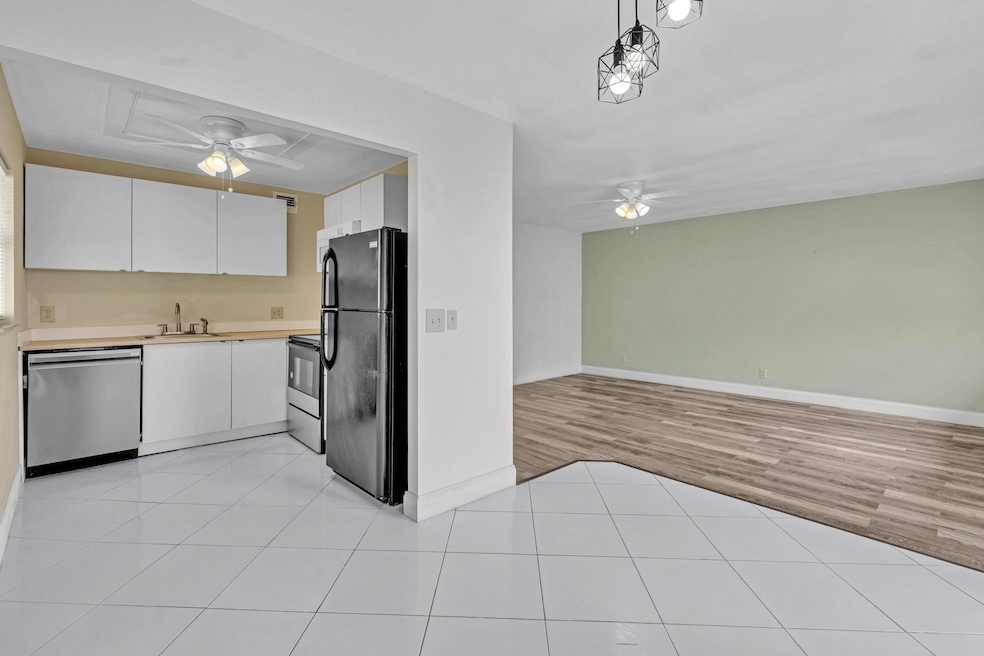 365 Flanders Dr unit H, Delray Beach, FL 33484 - photo 1