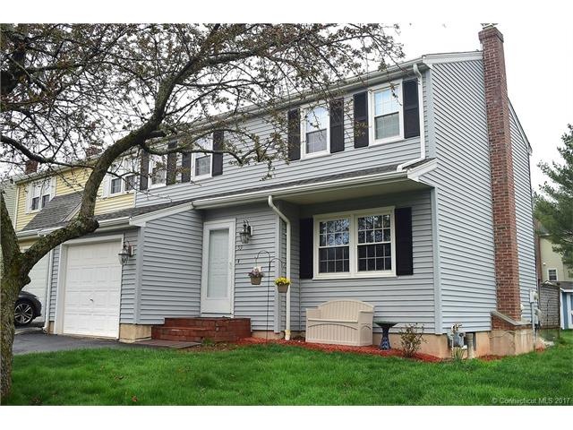 Attractive, crisp & inviting - this pretty Colonia