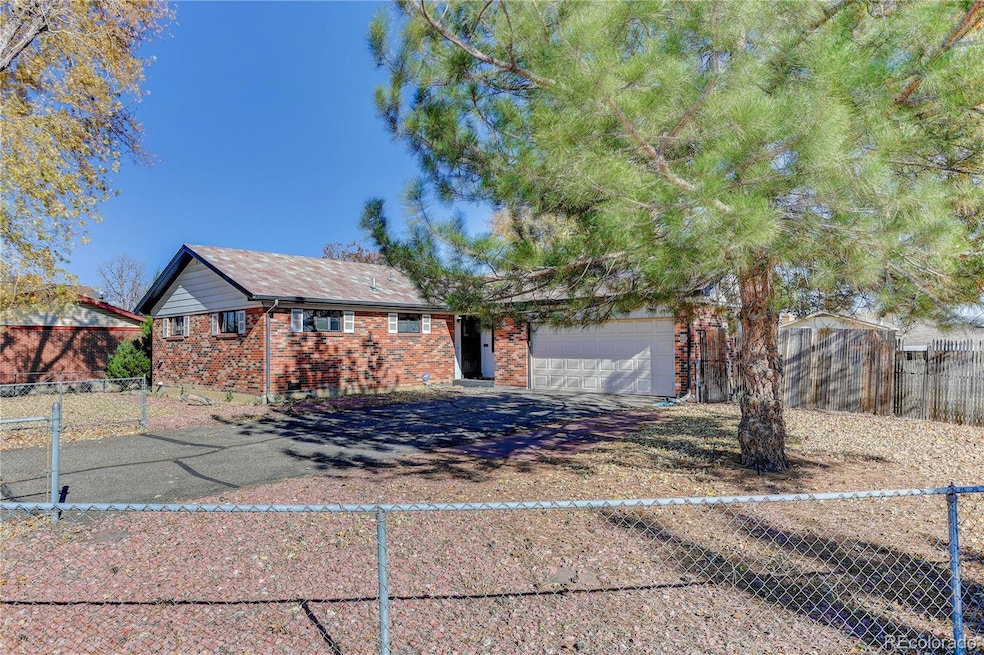 10424 Carmela Ln, Northglenn, CO 80234 - photo 1