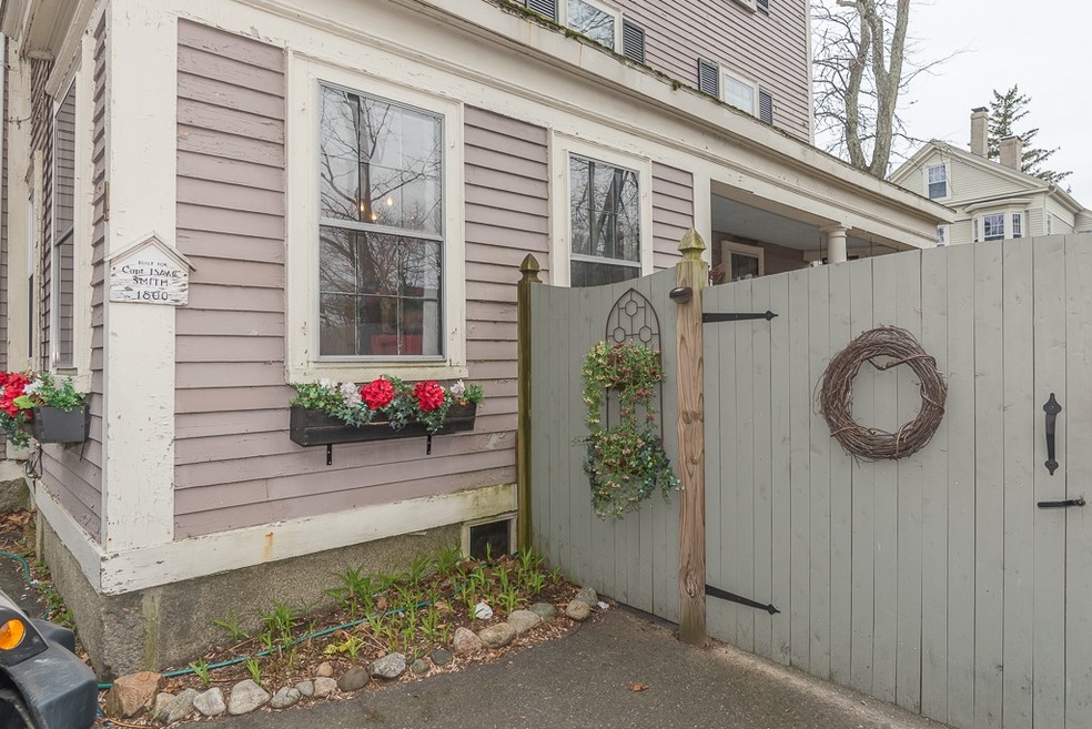 4 Pleasant St unit A, Salem, MA 01970 - photo 1