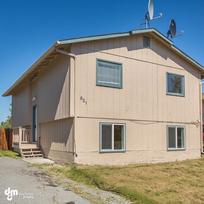 621 W 89th