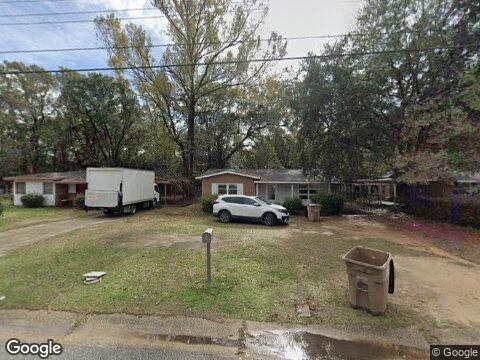 View of front facade with a front lawn